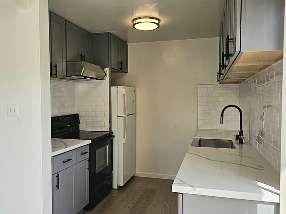 5th image of 498 Lincoln Cir APT 5