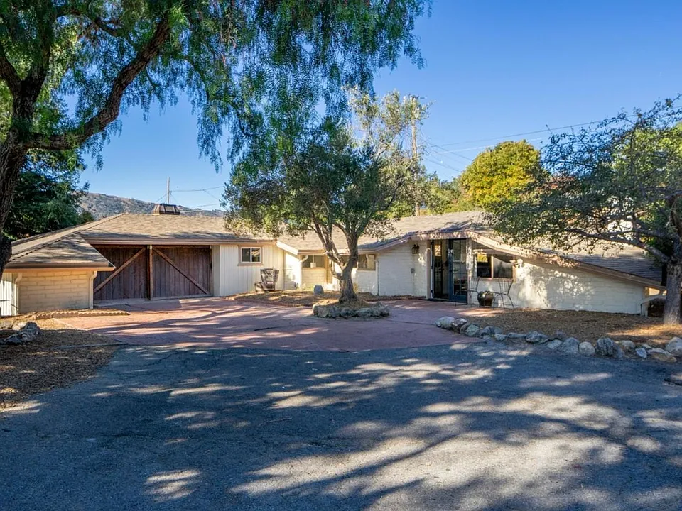 344 Country Club Dr