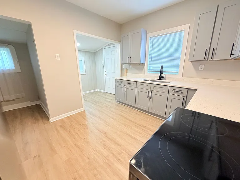 1132 N Oxford St — Photo 7