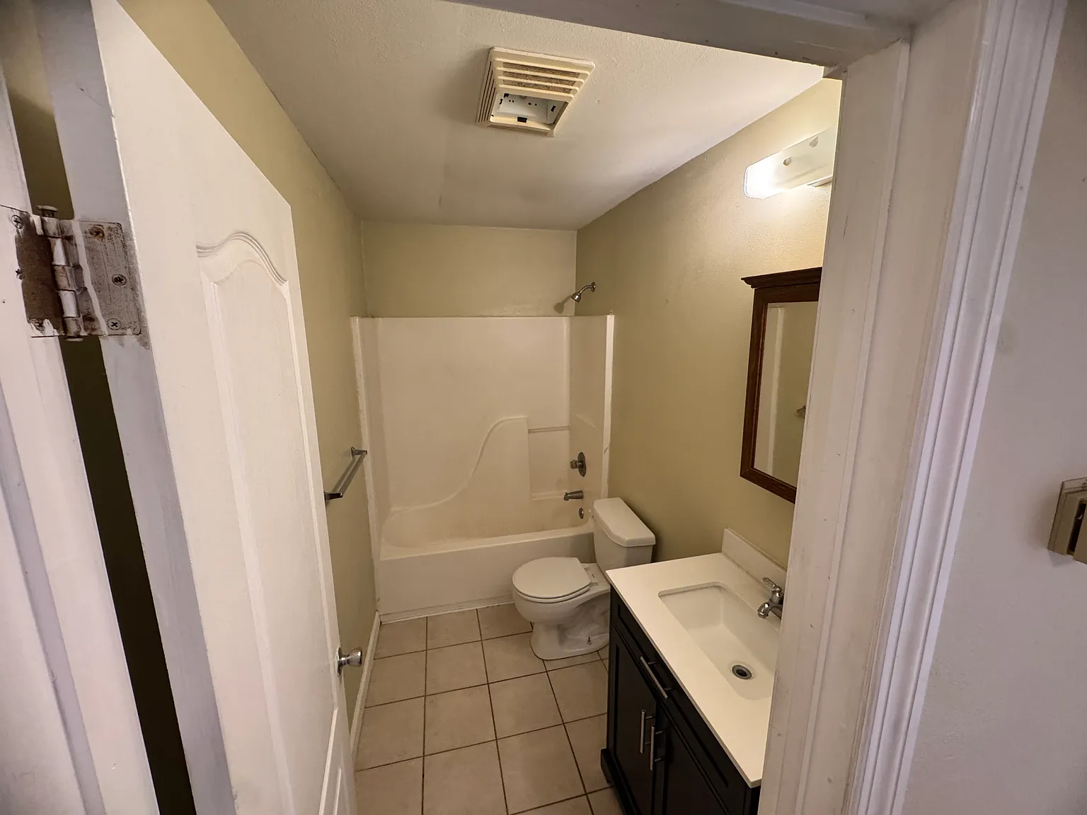 2 bed, 1.5 bath, 1170 sqft, $1,150 — Photo 3
