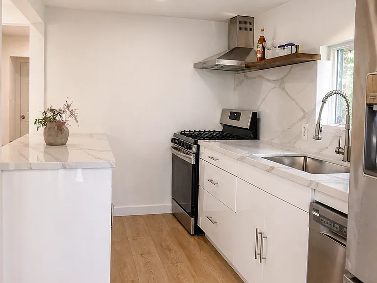 2369 Beach Ave — Photo 10