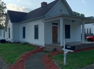 148 S Seminary St, Bloomfield, IN 47424