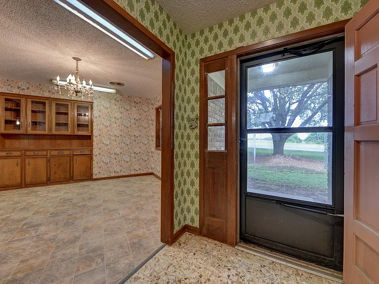 915 Farmers Rd — Photo 15