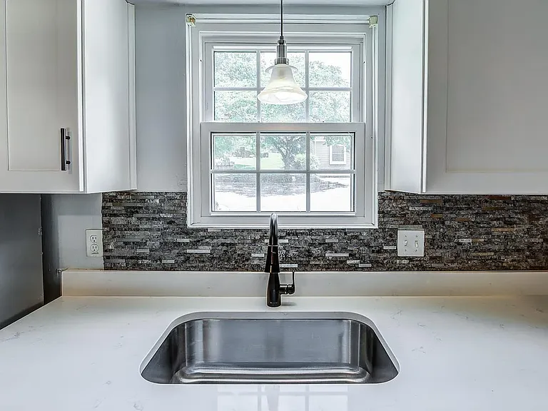 1421 Ashbourne Dr — Photo 10