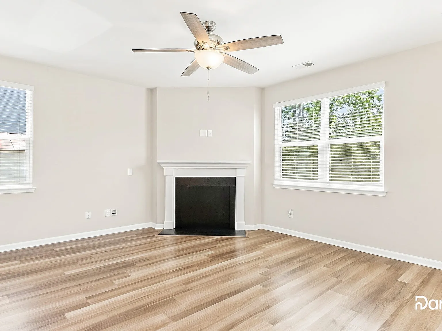 4 bed, 2.5 bath, 2200 sqft, $2,620 — Photo 4