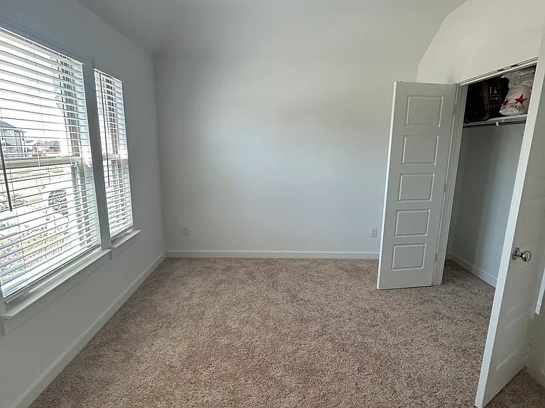 1806 Balfour Bnd — Photo 13