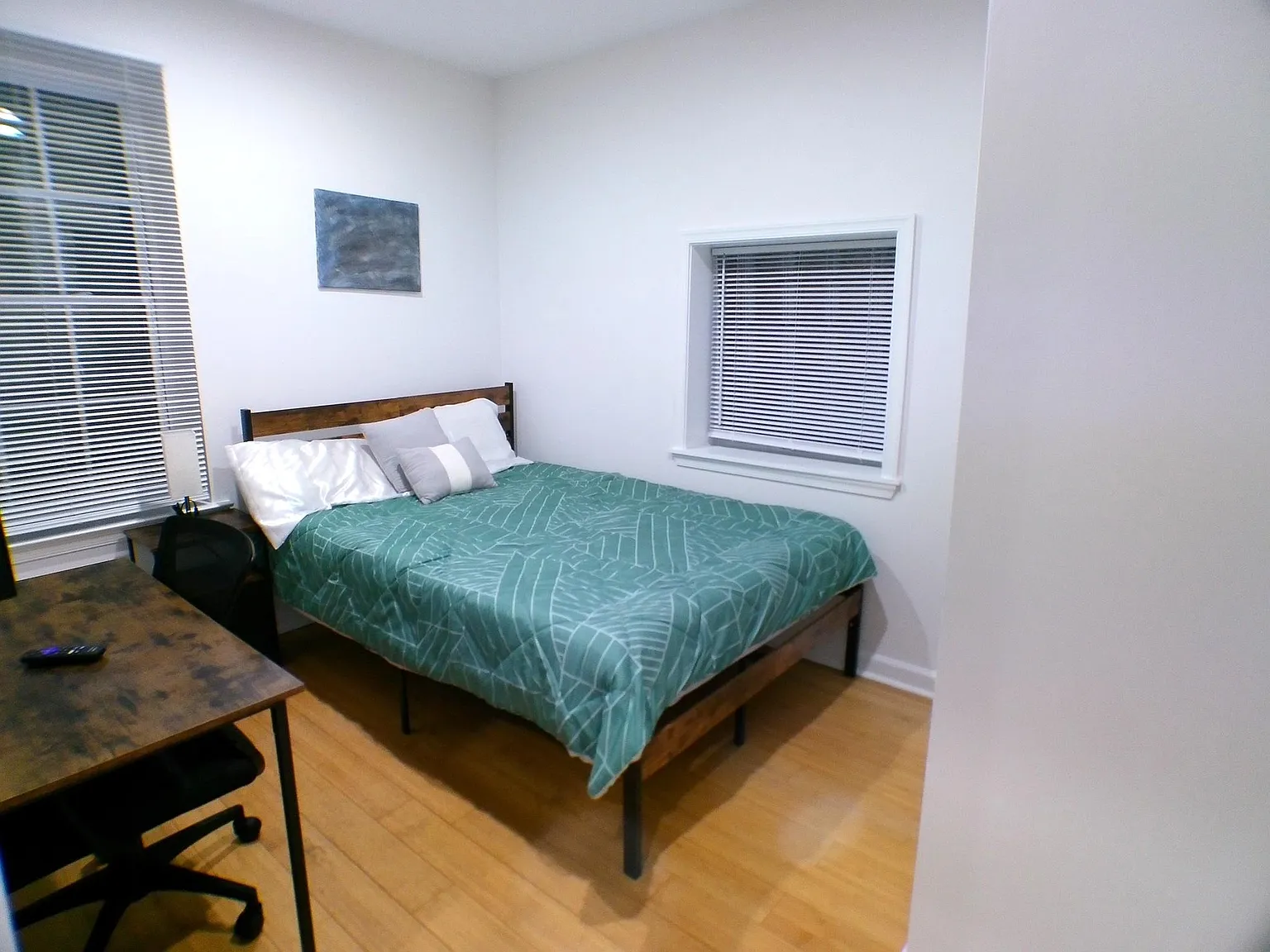 4 bed, 2.0 bath, 1400 sqft, $992 — Photo 2