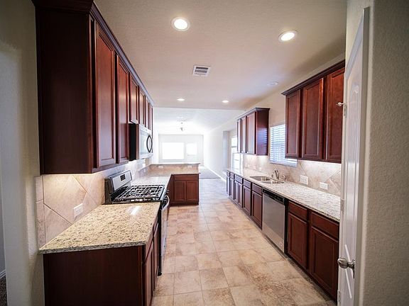 4th image of 32723 Oak Heights Ln