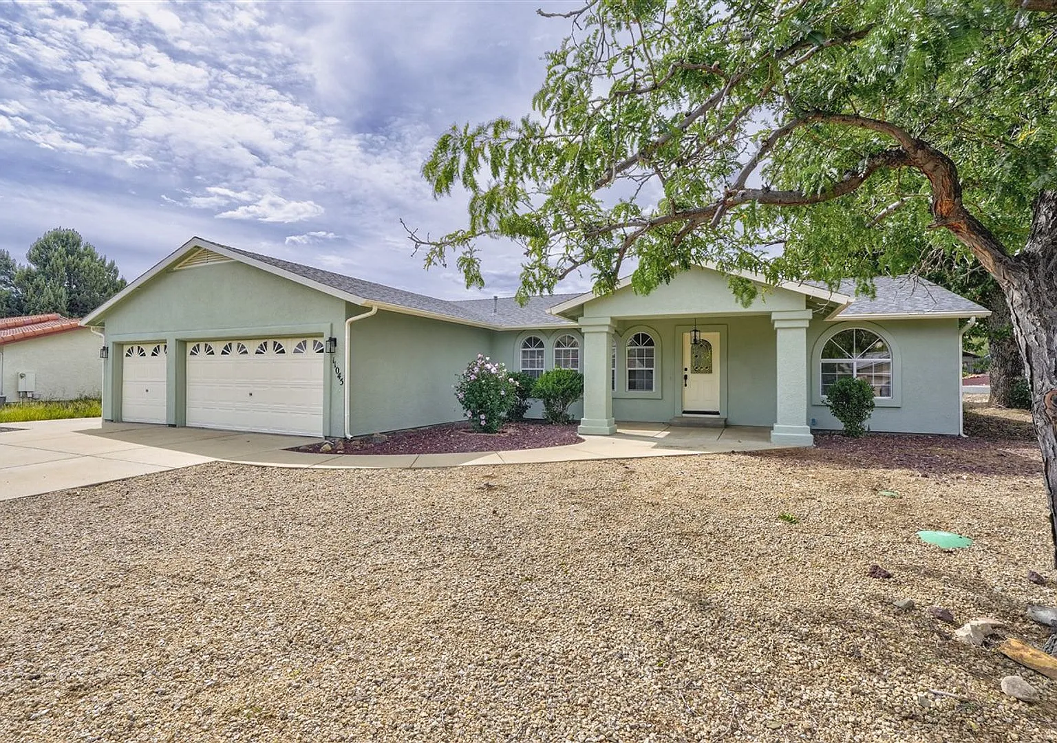 3 Bedroom, 2 Bathroom Home in the Prescott Country Club with 3 Car Garage For Rent! — Photo 3