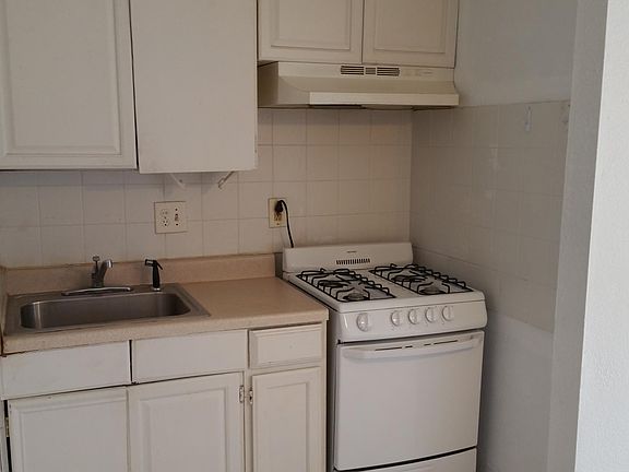 3rd image of 1524 W Woodlawn Ave APT 4
