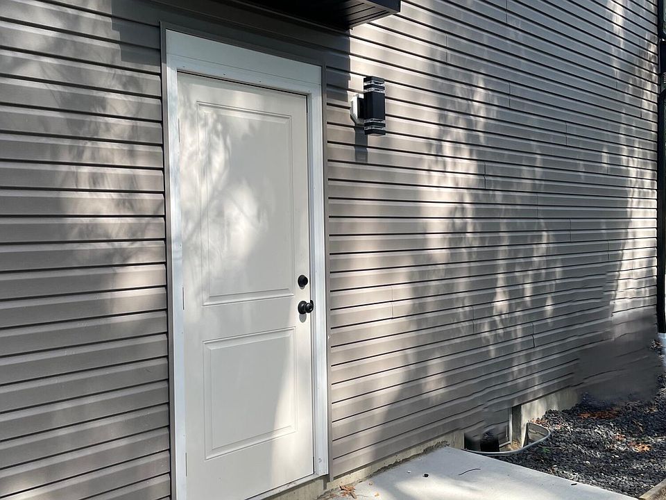 2nd image of 2041 Broadway Boulevard
