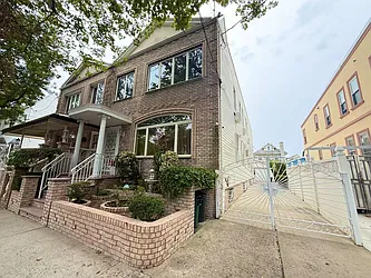 1852 West 10th Street