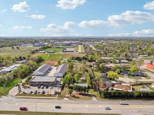 322 W State Highway 152, Mustang, OK 73064