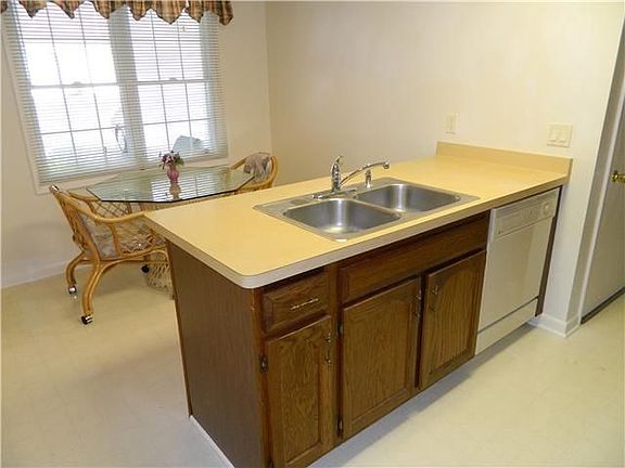 4th image of 9 Braintree Cres