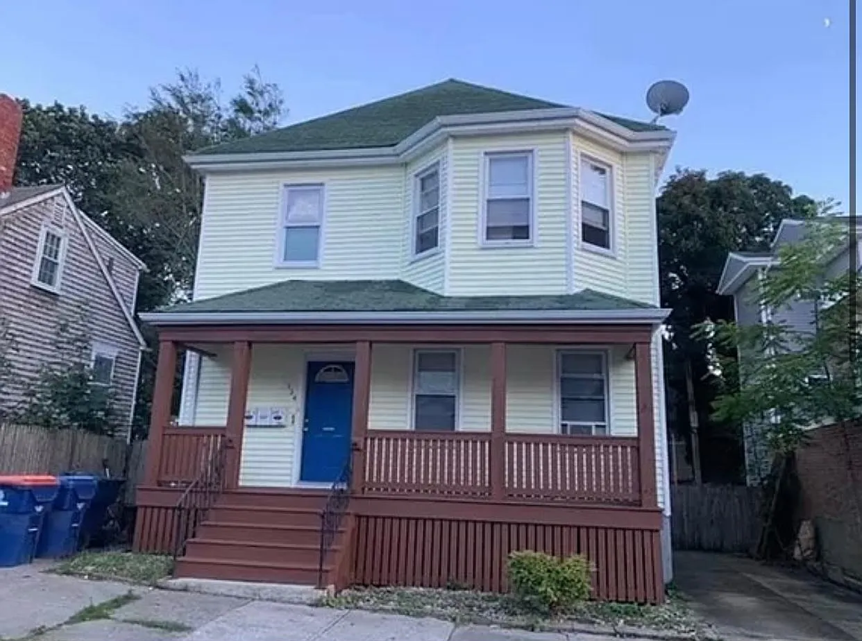 6 bed, 3200 sqft, $3,500 — Photo 1
