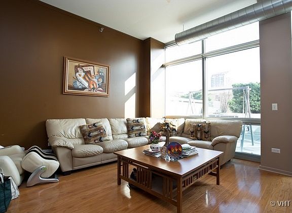 2nd image of 1819 S Michigan Ave Unit 307