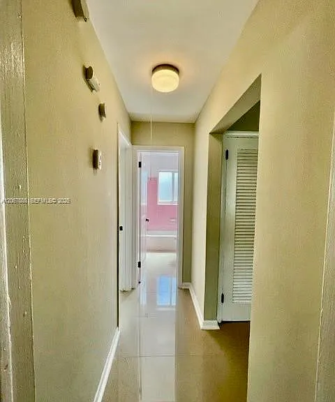 949 W Kalmia Dr #B1-B4 — Photo 3