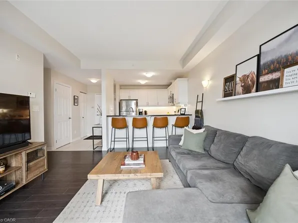 2 Colonial Dr #403, Guelph, ON N1L 0K8