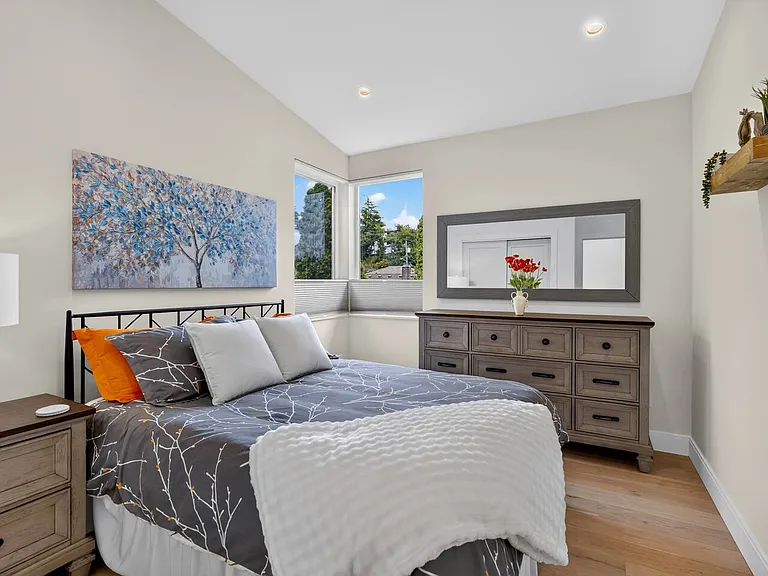 8810 41st Ave SW — Photo 13