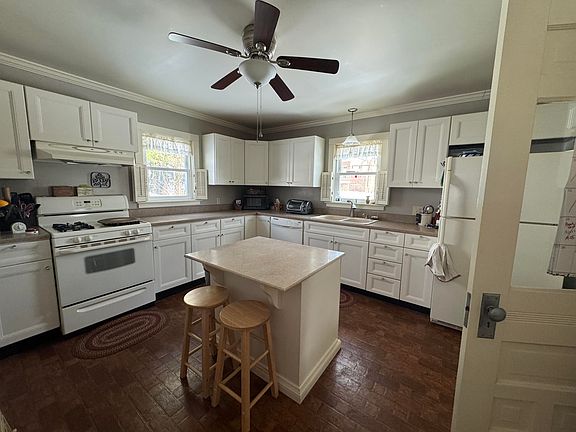 3rd image of 29 N Lincoln Ave