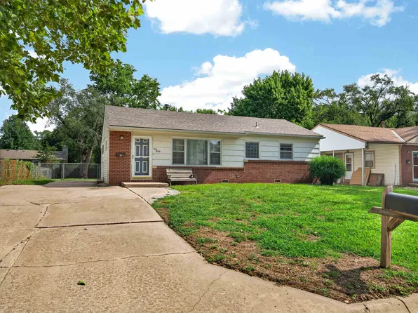 130 E Springdale St, Derby, KS 67037