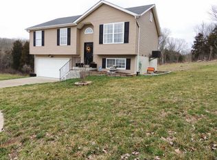 1459 Saint Charles Dr, Hillsboro, MO 63050