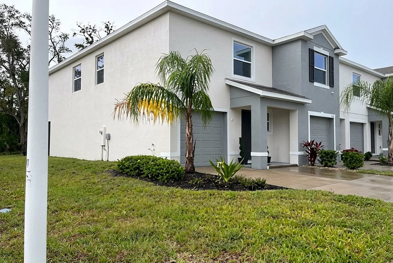 3 bed, 2.5 bath, 1758 sqft, $2,500 — Photo 2