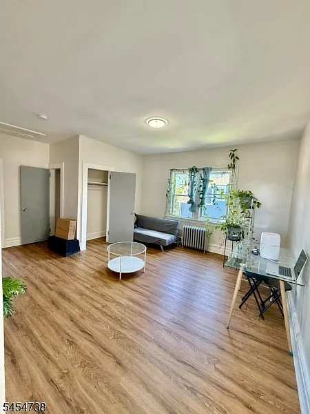2 bed, 1.0 bath, $1,900 — Photo 4