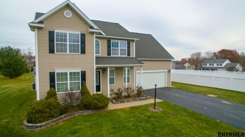 1st image of 4 Cambridge Ct