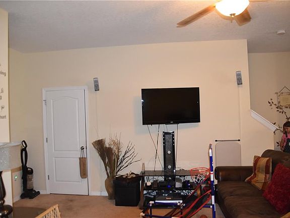 3rd image of 11853 Greengate Dr
