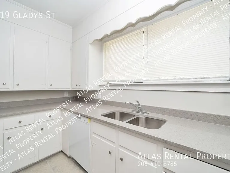 419 Gladys St — Photo 17