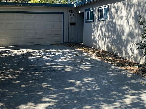 2nd image of 815 Chestnut Ln