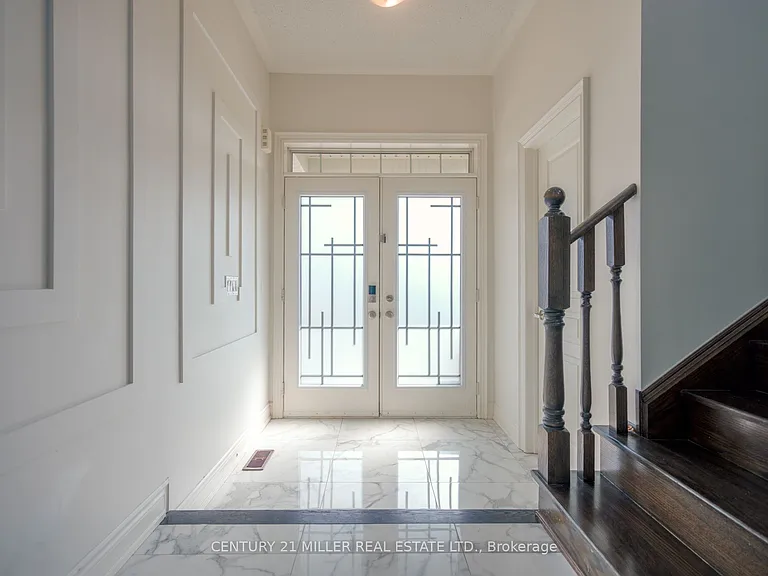 95 Goodwin Cres #UPPER — Photo 3