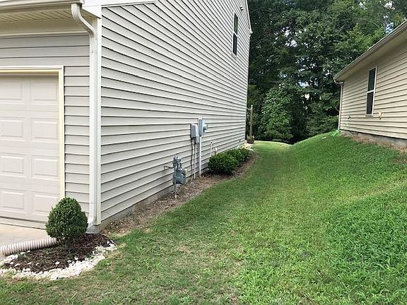 5th image of 2751 Old House Cres