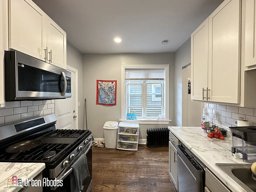 3 bed, 1800 sqft, $3,700 — Photo 2