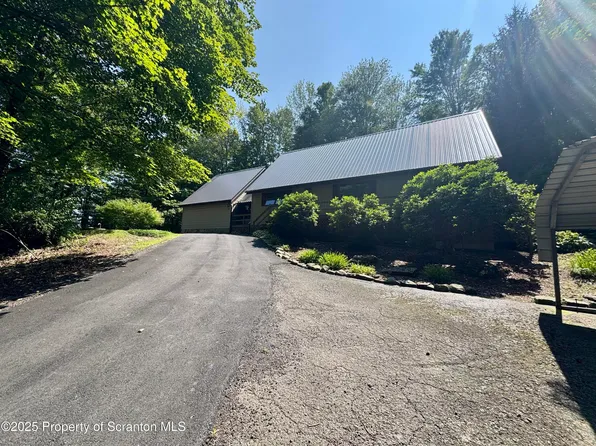 1445 Heart Lake Rd, Jermyn, PA 18433