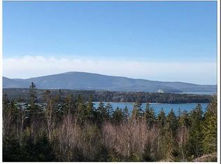 6 Bluff Rd, Winter Harbor, ME 04693