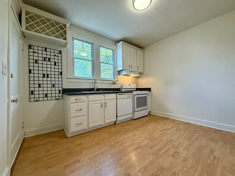 1825 Roanoke Ave #4 — Photo 9