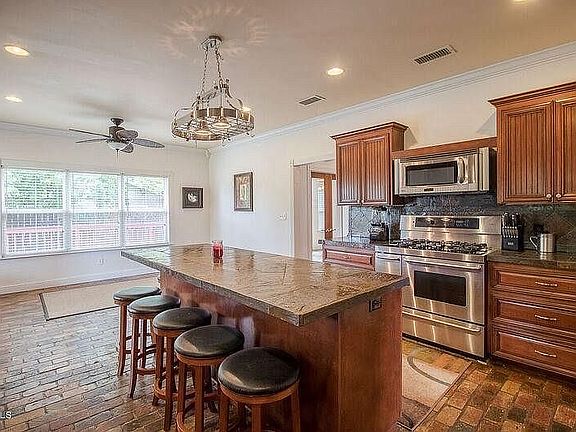 5th image of 2405 Pascagoula St