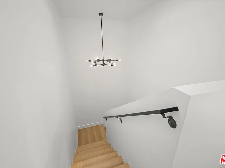 11006 Hortense St #1/2 — Photo 27