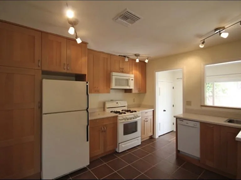 3125 Alameda St — Photo 11