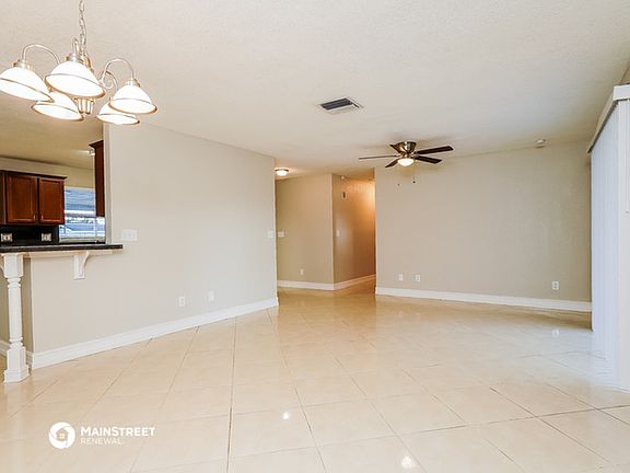 5th image of 418 NE 15th Ave