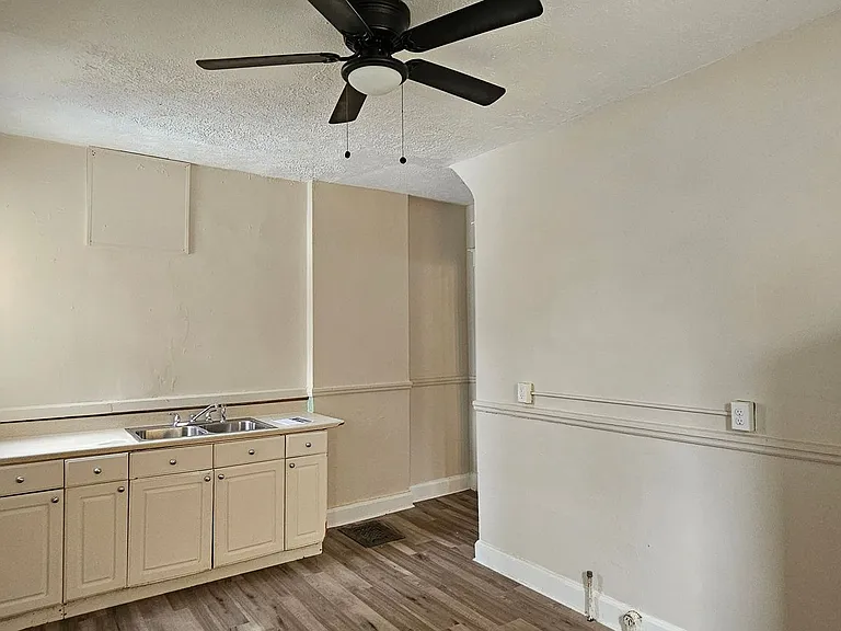 1520-1522 Alameda Ave — Photo 17