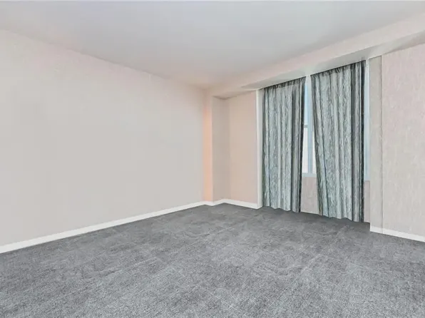 135 Oceana Drive East image 3 of 18