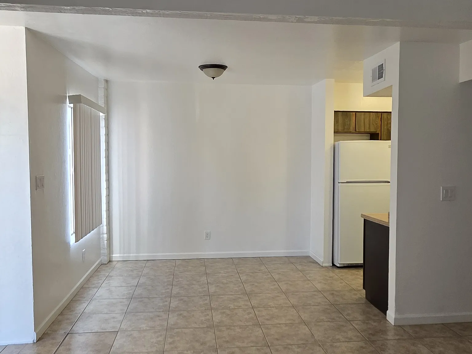 2 bed, 876 sqft, $1,300 — Photo 2