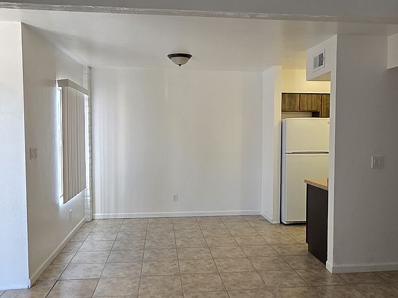 2nd image of 2121 N Bell Ave #2121