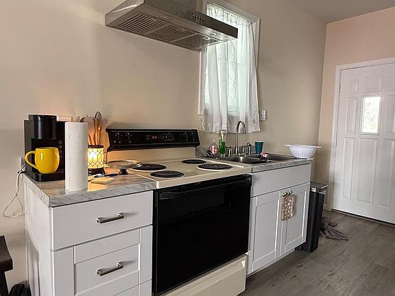 5th image of 713 Scott St