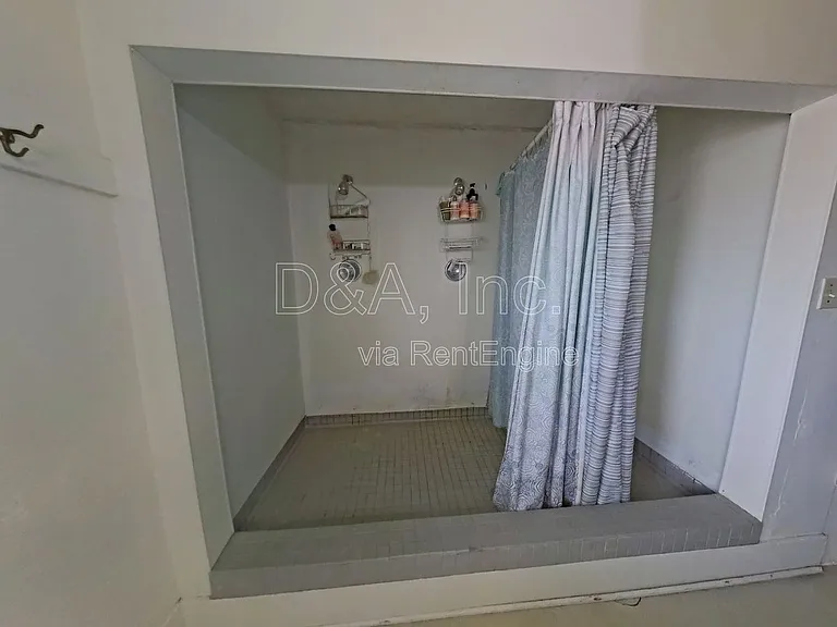 242 NW 15th St #3 — Photo 5