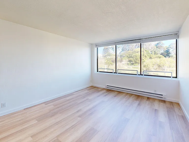 2055 Sacramento Street — Photo 20