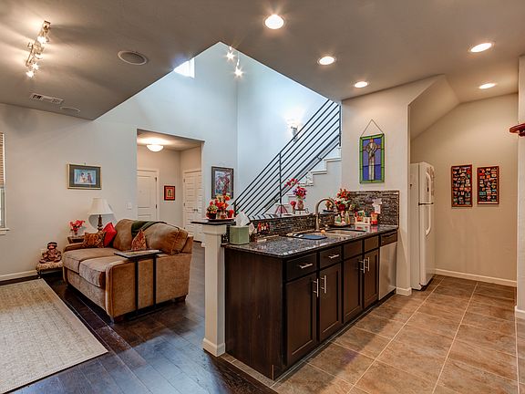 5th image of 2216 Vineyard Blvd
